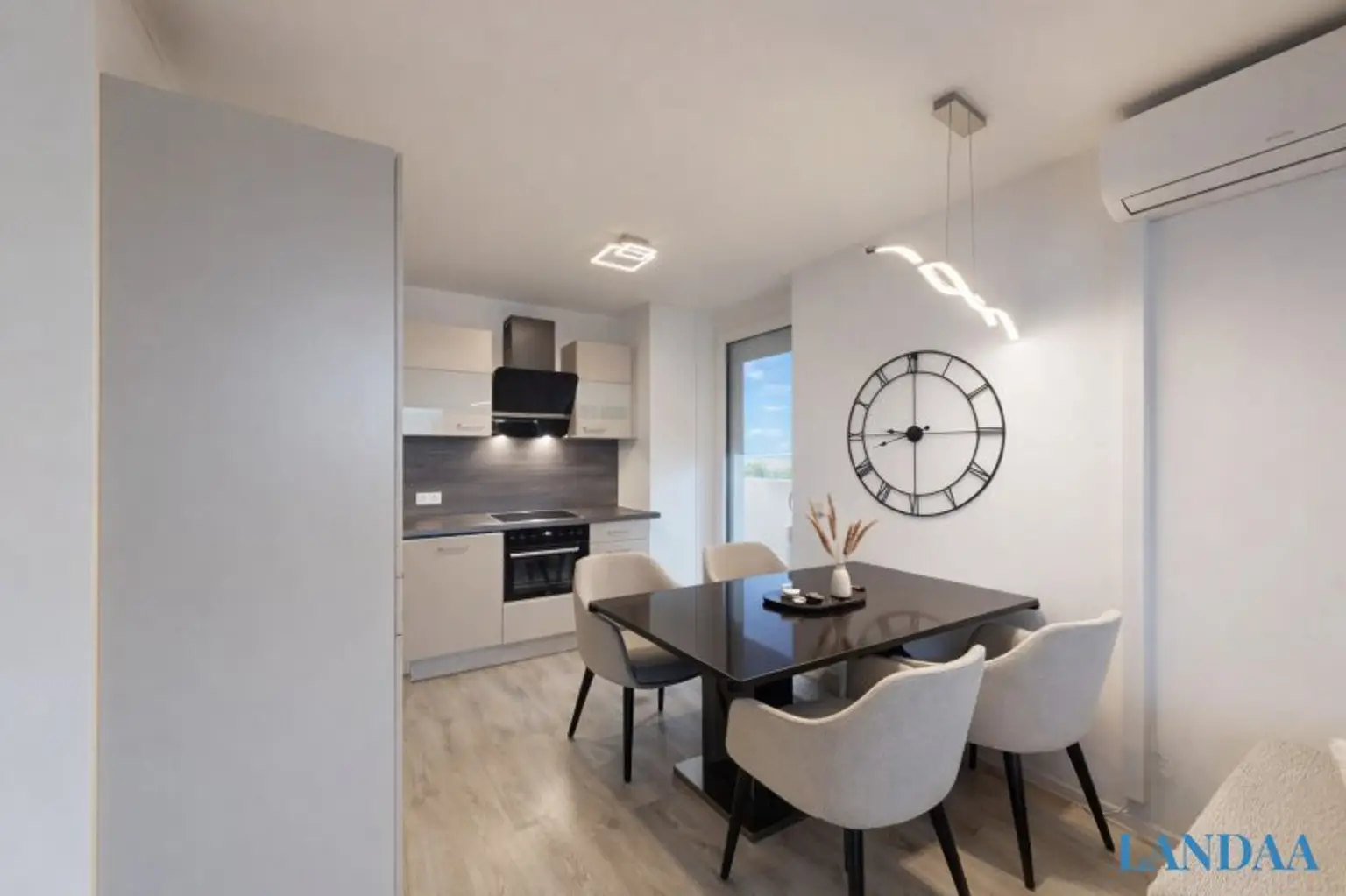 Wunderschöne 2 Zimmerwohnung mit Balkon und Garage