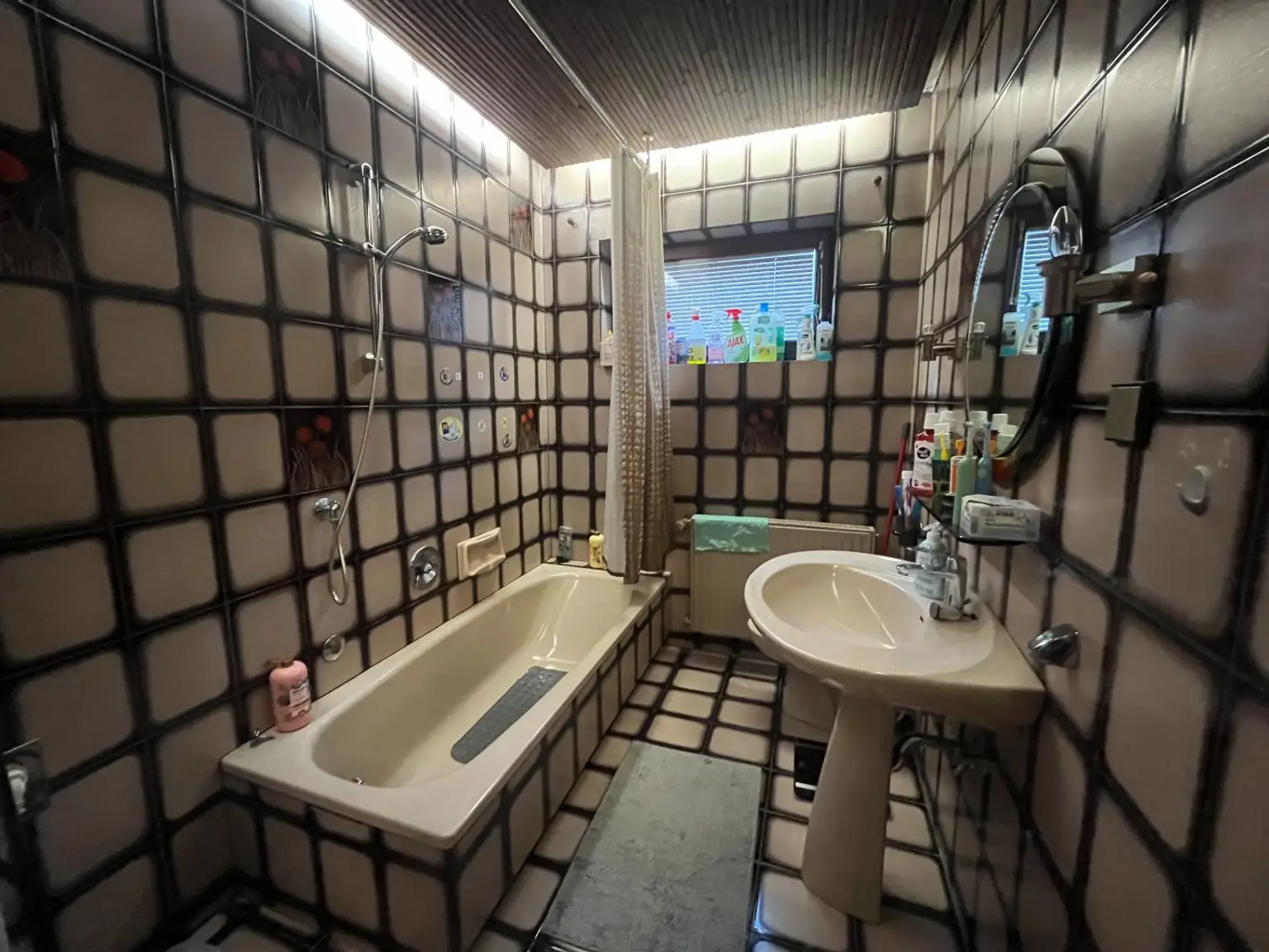 Familienfreundliches Ein- oder Zweifamilienwohnhaus mit 2 Wohneinheiten!