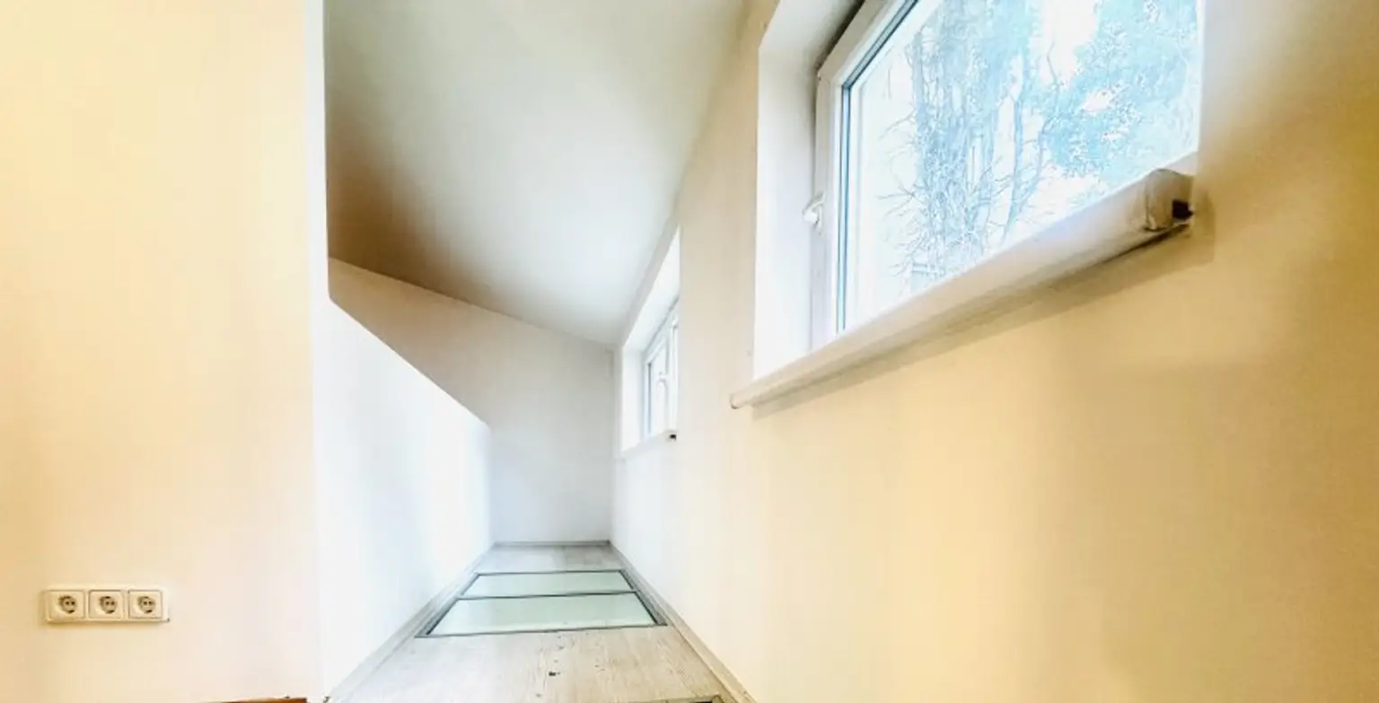 Maisonette-Traum auf zwei Ebenen – Terrasse, Galerie, Tiefgarage & perfekte Anbindung I Fernwärme  !