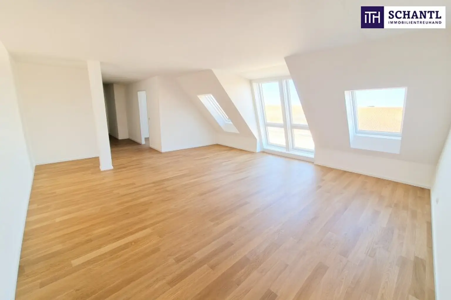 Exklusive 4-Zimmer-Dachgeschosswohnung in revitalisiertem Altbauhaus – Stilvolles Wohnen mit Dachterrasse, Fischgrätparkett, Klimaanlage & Luftwärmepumpe auf modernstem Stand
