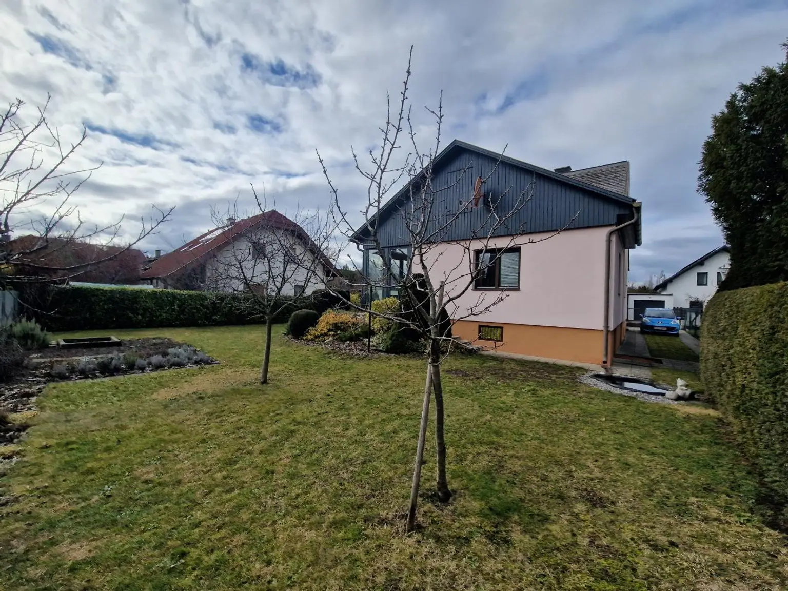 Hausansicht vom Garten