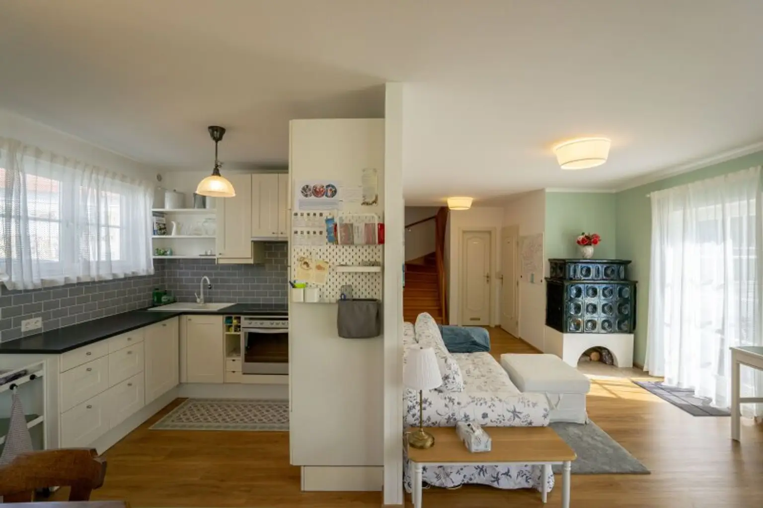 Küche und Wohnbereich