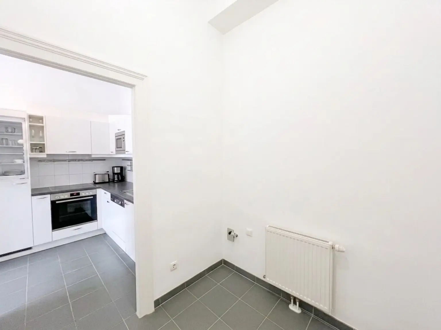 UNBEFRISTET: Wohnen in Bestlage in einer ruhigen Altbauwohnung im repräsentativen Haus