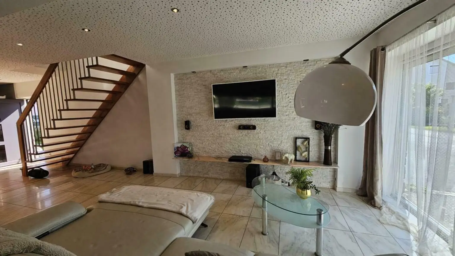 ** Großzügiges & edel saniertes Stadthaus ** Hochwertige Ausstattung ** 3 Bäder ** Einliegerwohnung ** absolute Ruhelage **