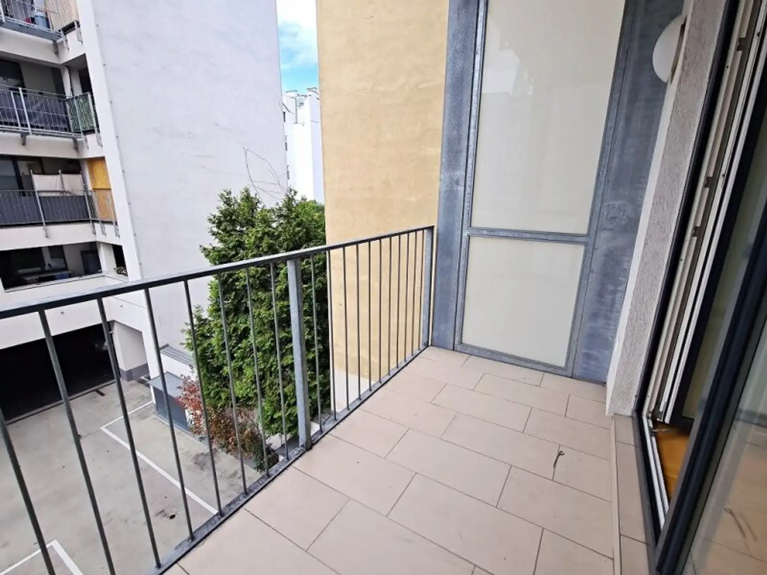 U1-NÄHE, gepflegte 68 m2 Neubau inkl. 4 m2 Loggia, 2 Zimmer, Wannenbad, Parketten, 2. Liftstock, Humboldtgasse