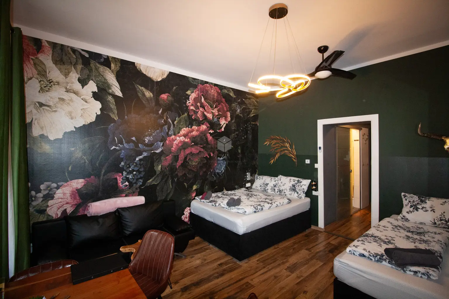 Ruhiges Altbaujuwel beim Belvedere – 3 Zimmer, voll möbliert & sofort bezugsfertig- 2 extra Wohneinheiten - Videos verfügbar!