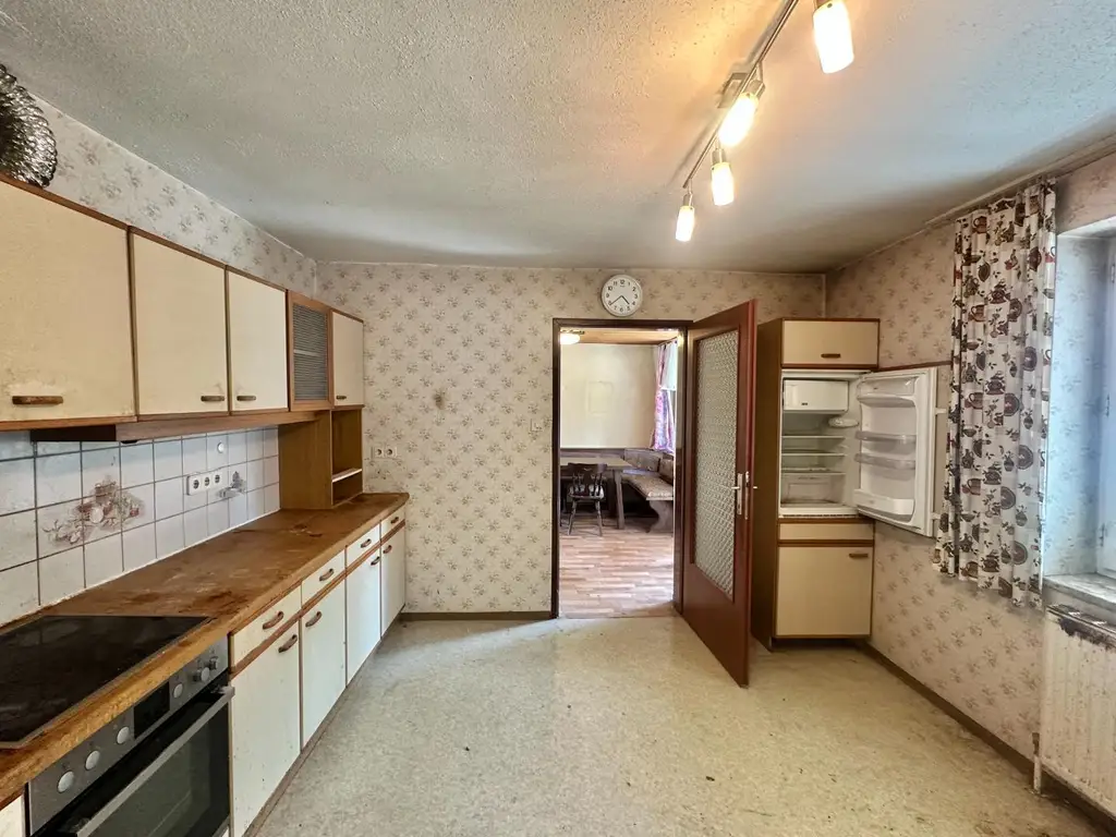 Ländliches Paradies - Sanierungsbedürftiges Landhaus auf großem Grundstück!