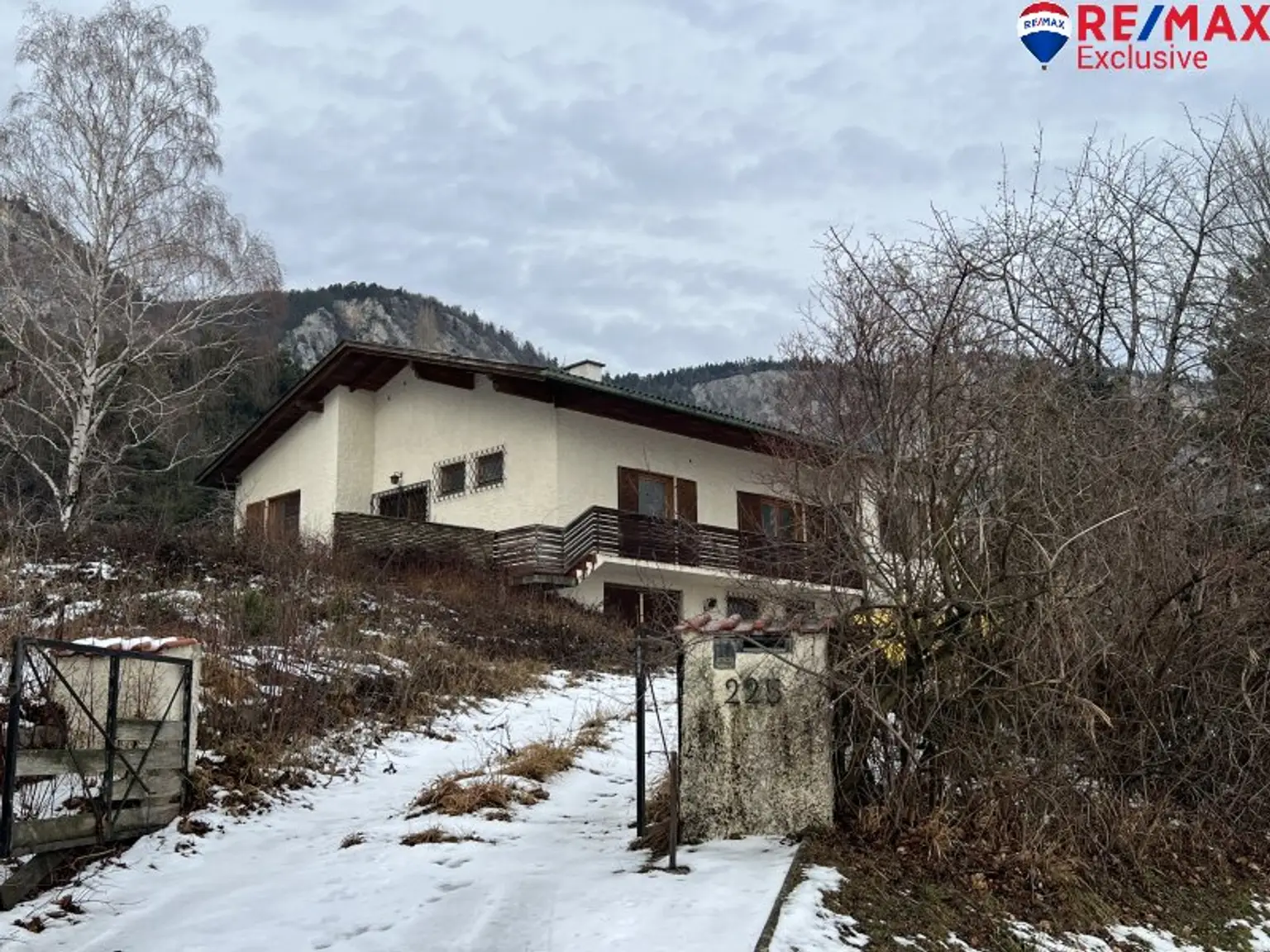 Der Hohen Wand und dem Schneeberg so nah! Sanierungsbedürftiges Einfamilienhaus mit Garten und Garage!