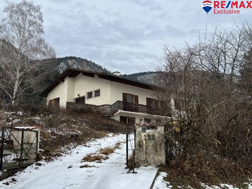Der Hohen Wand und dem Schneeberg so nah! Sanierungsbedürftiges Einfamilienhaus mit Garten und Garage!