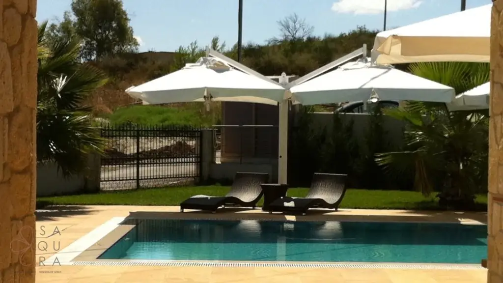 Moderne Villa mit Pool – Privates Refugium in exklusiver Wohngegend