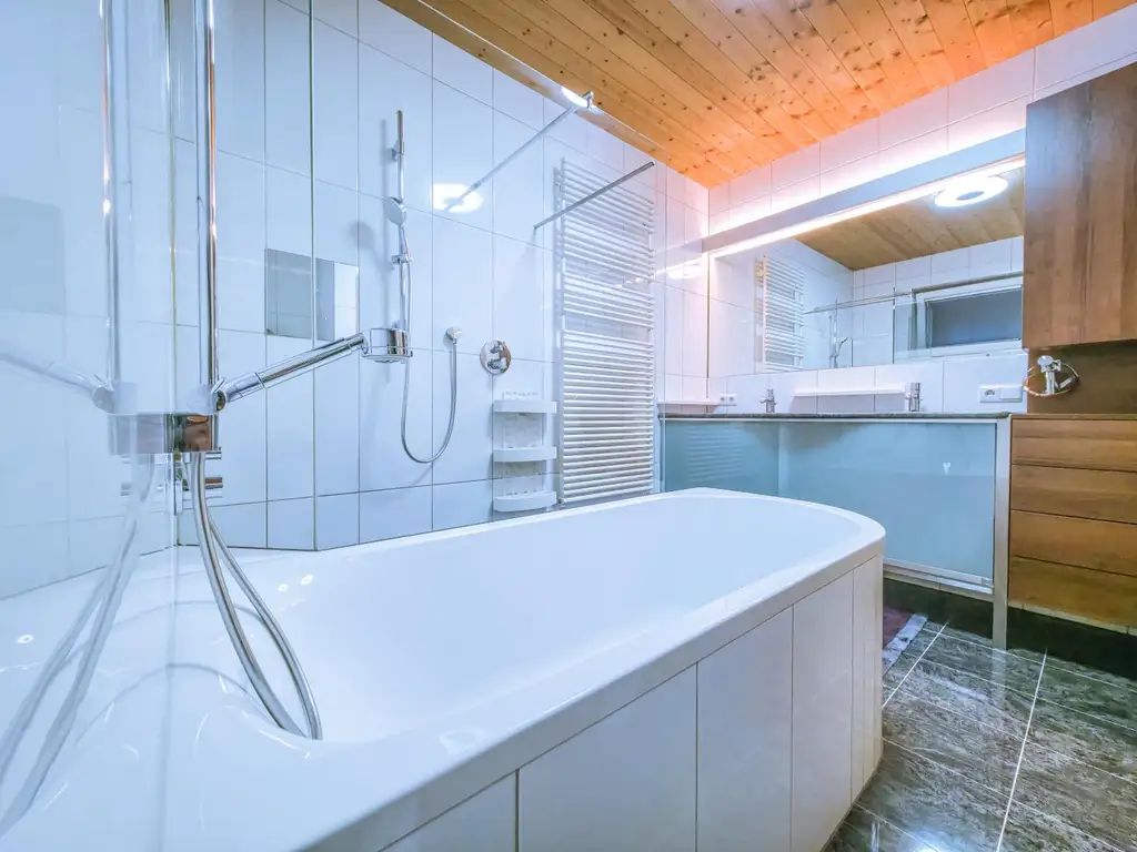 Fritzens: Doppelhaushälfte mit Terrasse, Freisitz & neuer PV-Anlage