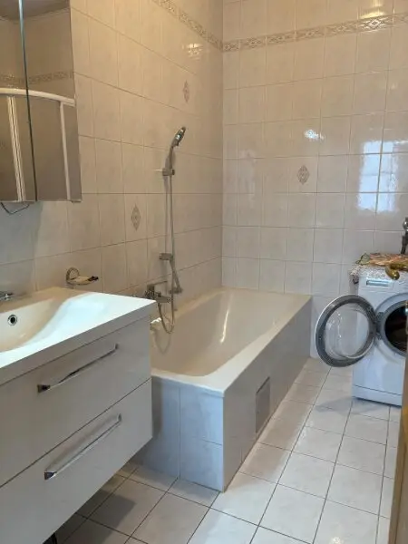 Größzügiges Zweifamilienhaus im Herzen von Breitenbrunn