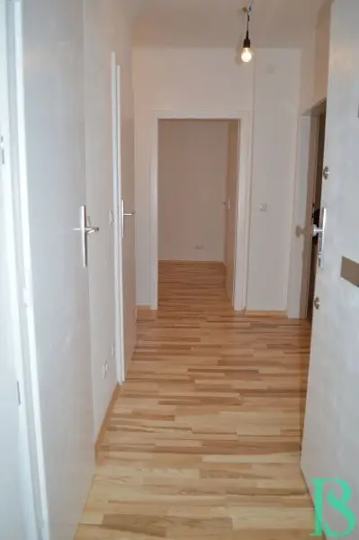 Sonnige, top renovierte 3-Zimmer Wohnung - Studenten willkommen