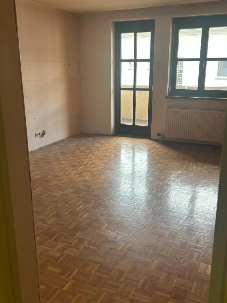 Wohnung-sanierungsbedürftig