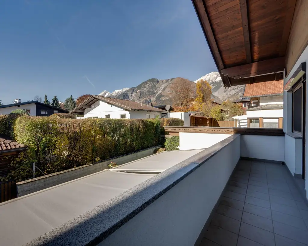 Attraktive Doppelhaushälfte mit sonnigem Wintergarten in ruhiger Lage