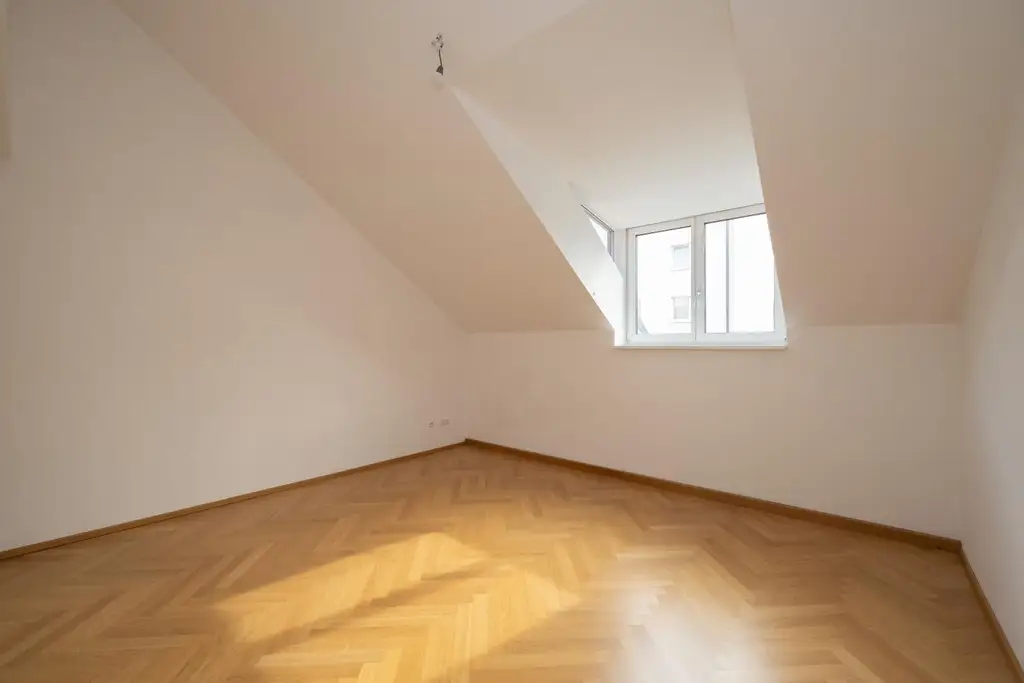 TRADITION TRIFFT MODERNE – EINZIGARTIGES WOHNJUWEL – ZENTRUM VON STEYR! Exklusives Wohnen über zwei Etagen mit traumhafter Dachterrasse!