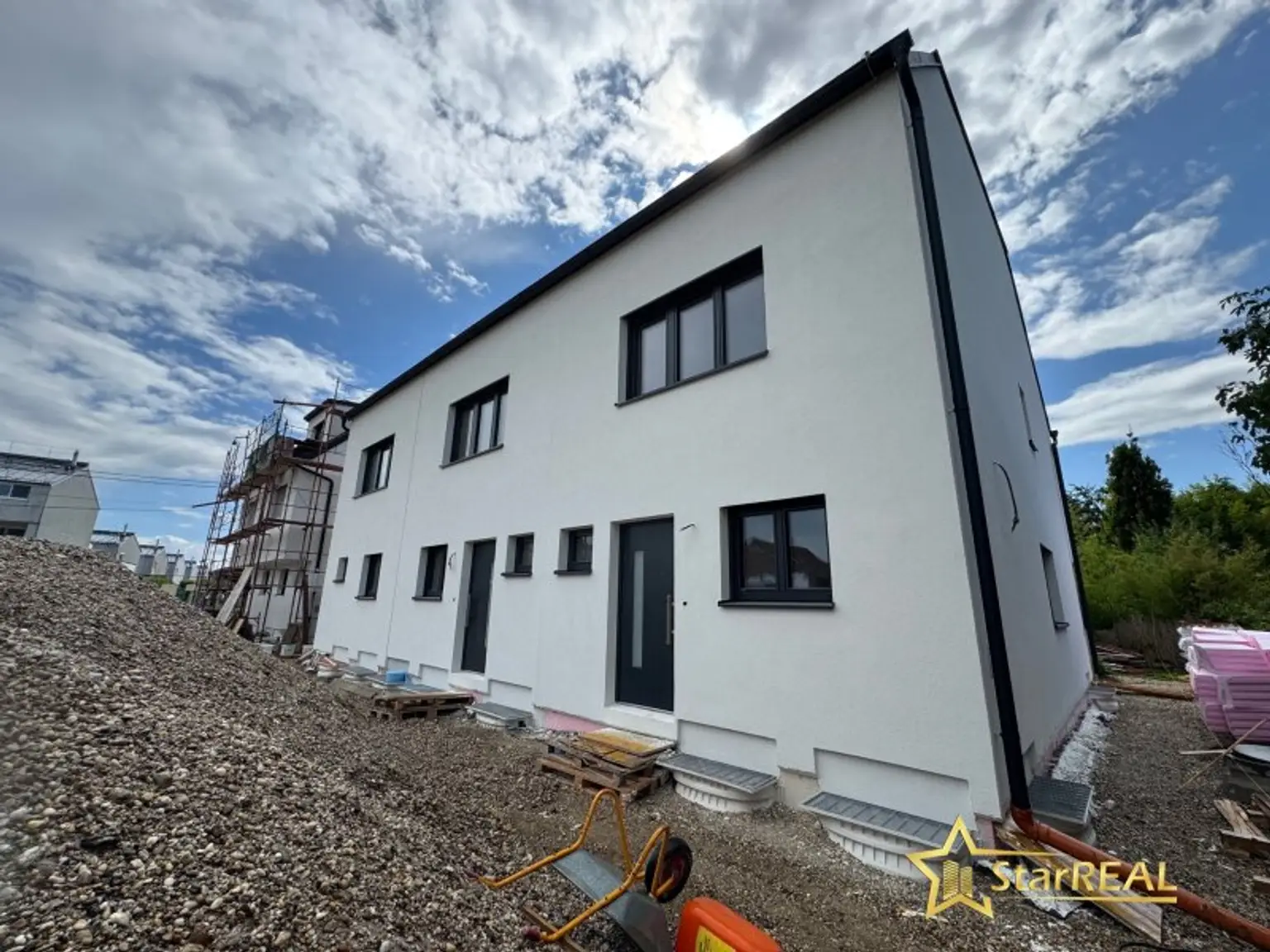 LETZTE 2 HÄUSER! ZIEGEL-NEUBAU MIT PV-ANLAGE, KELLER UND TOP- AUSSTATTUNG! PROVISIONSFREI für den Käufer.