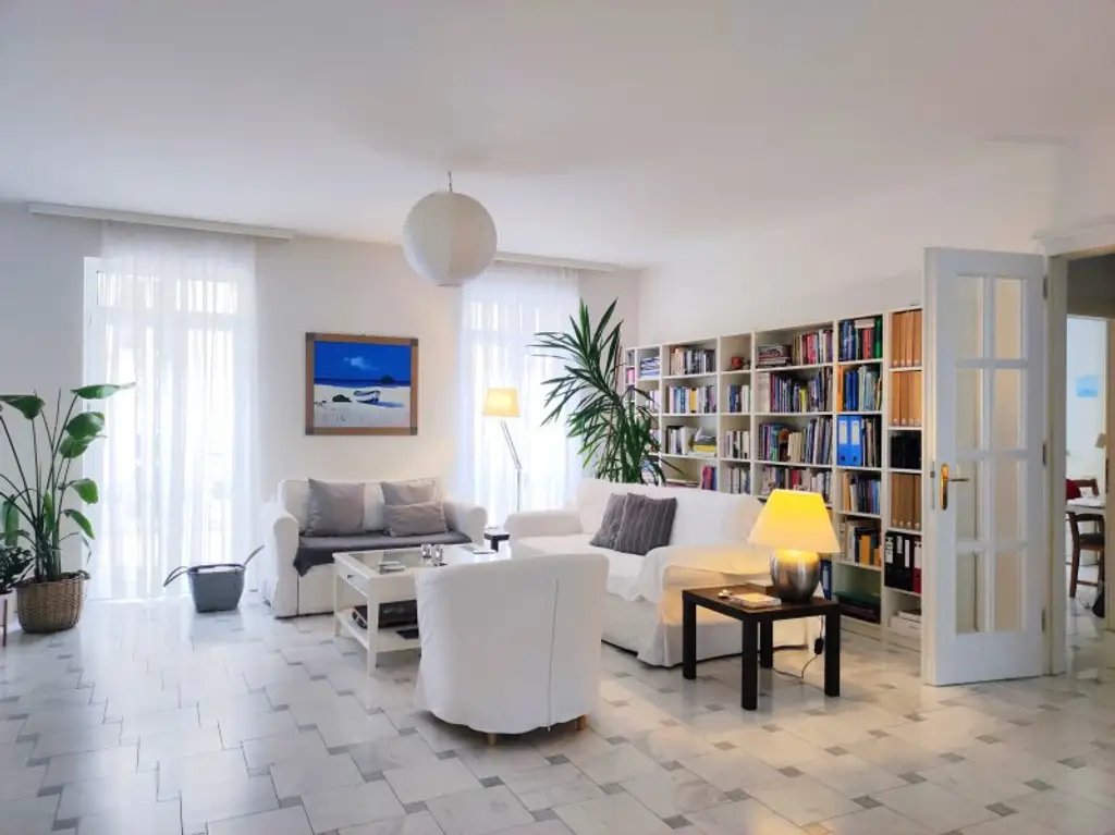 LINDENGASSE - Weitläufiger Wohnraum mit Balkon