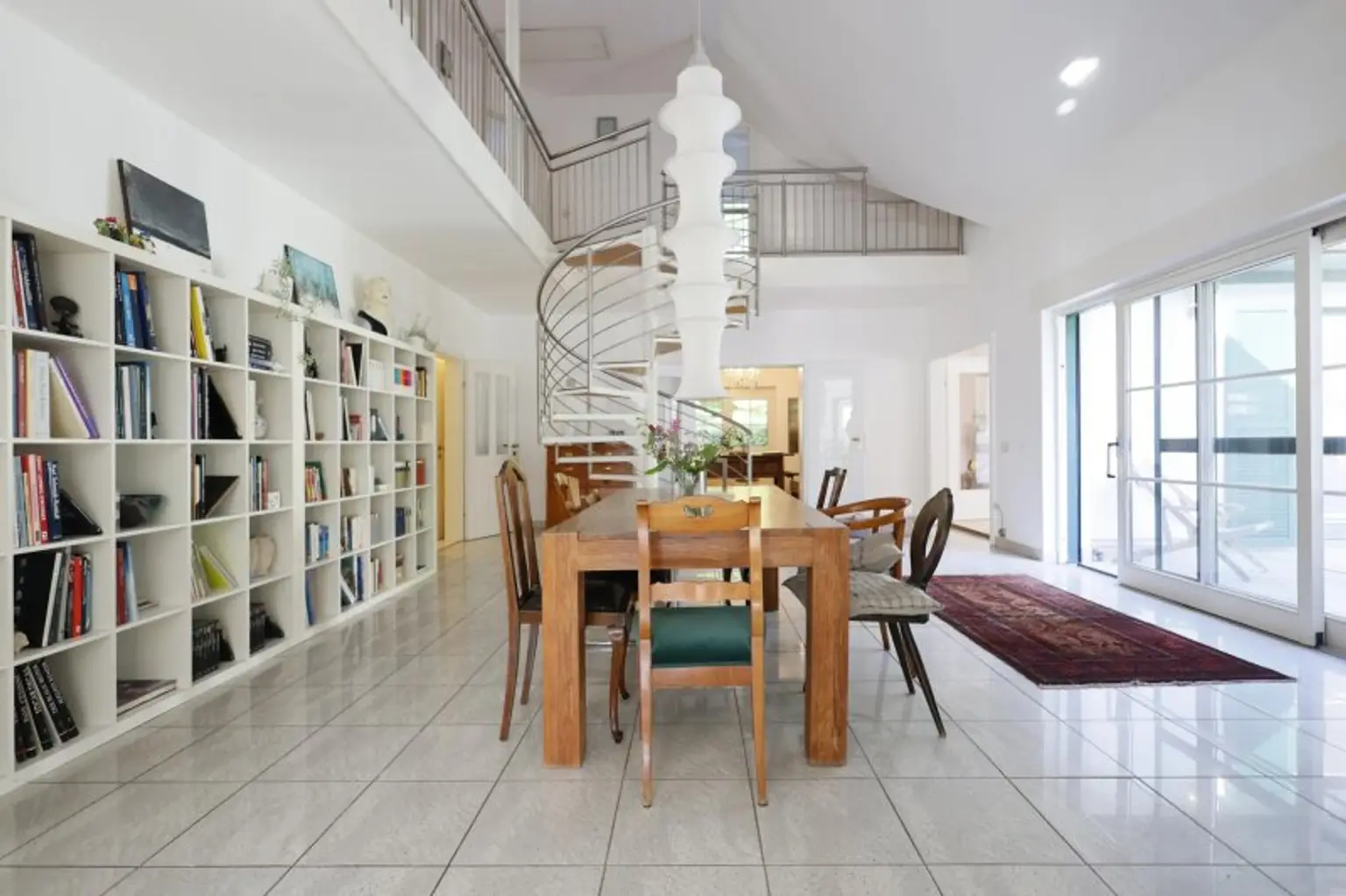 Repräsentative Villa mit Pool und Wellnessbereich in sonniger Waldrandruhelage