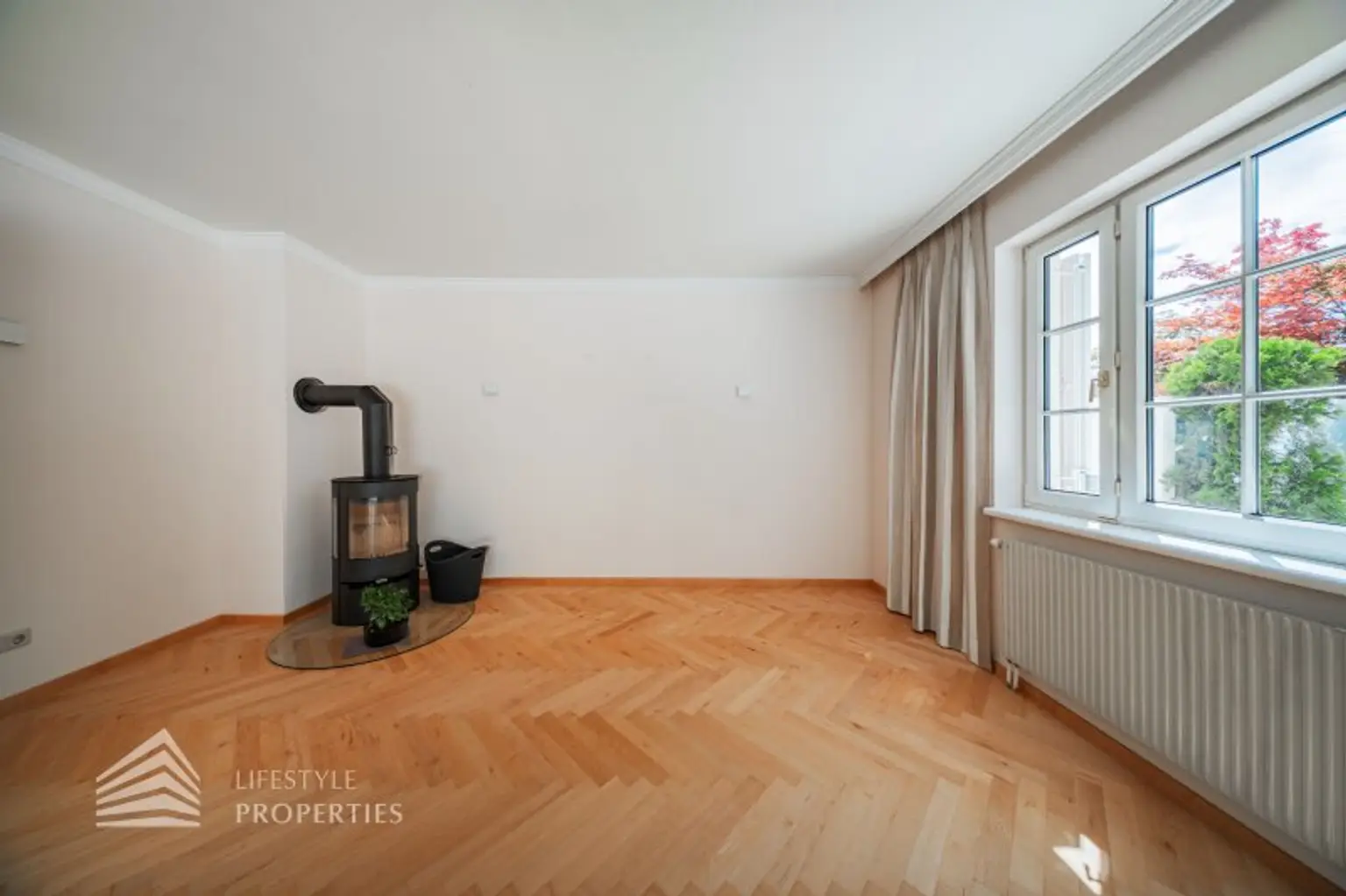 Beeindruckende Villa mit gepflegten Garten und Pool