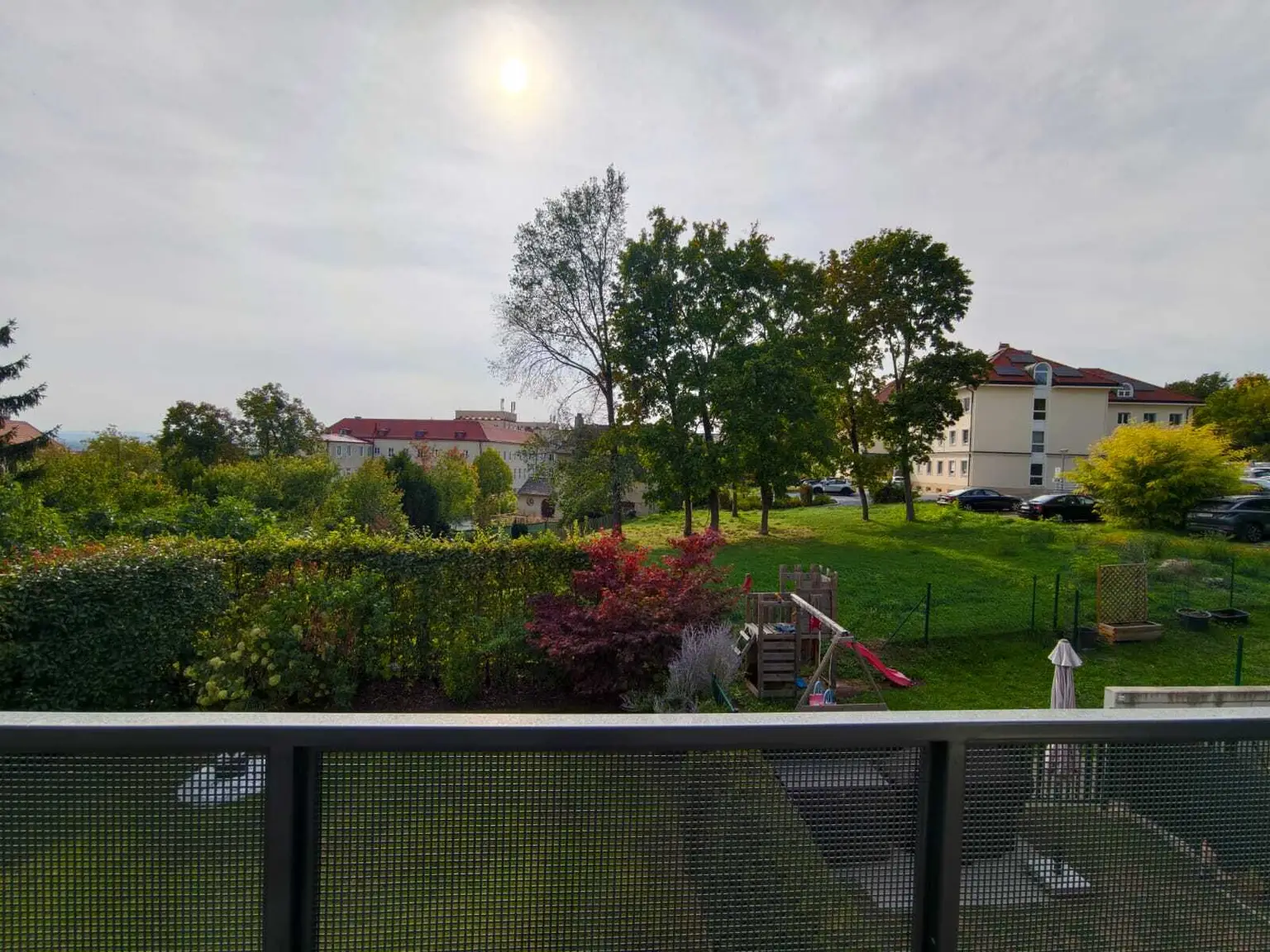 Moderne 3 Zimmerwohnung inkl. Balkon + 2 Garagenplätze!