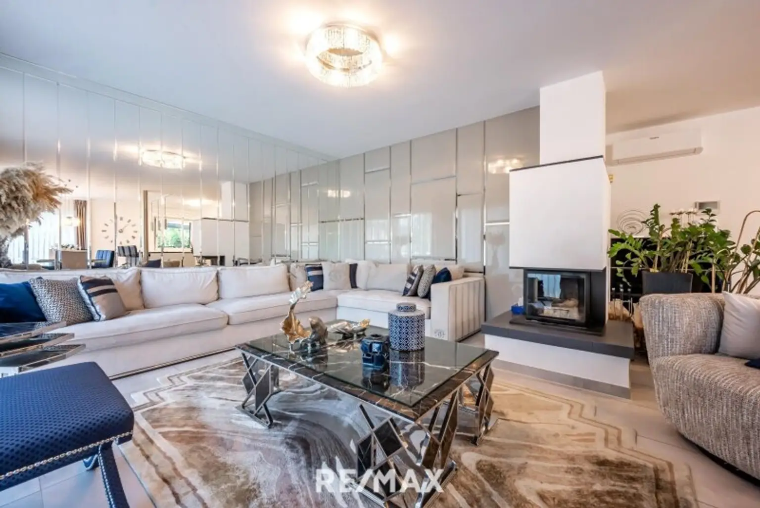 WOHNEN MIT STIL | KOMFORT | LUXUS UND SWIMMINGPOOL in Grünruhelage.