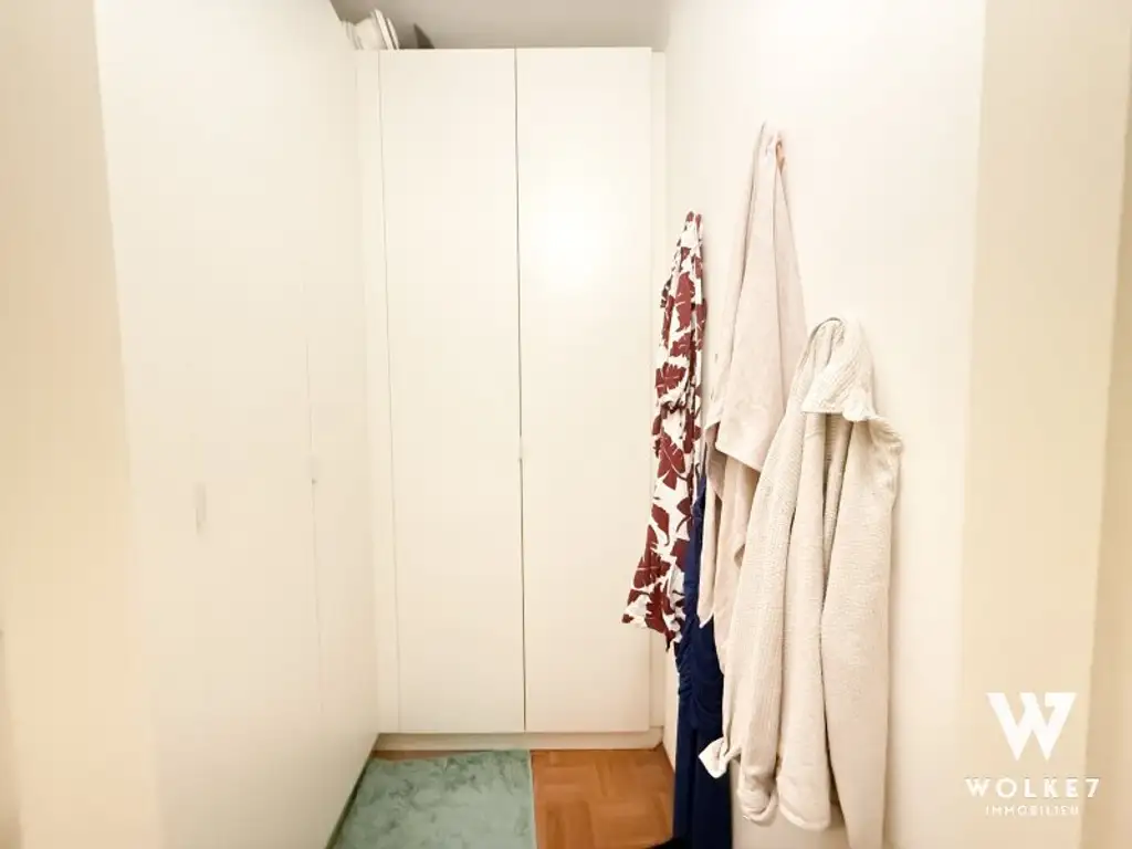 Vollsanierte 3-Zimmer-Wohnung mit Loggia direkt beim Kutschkermarkt | Grünblick