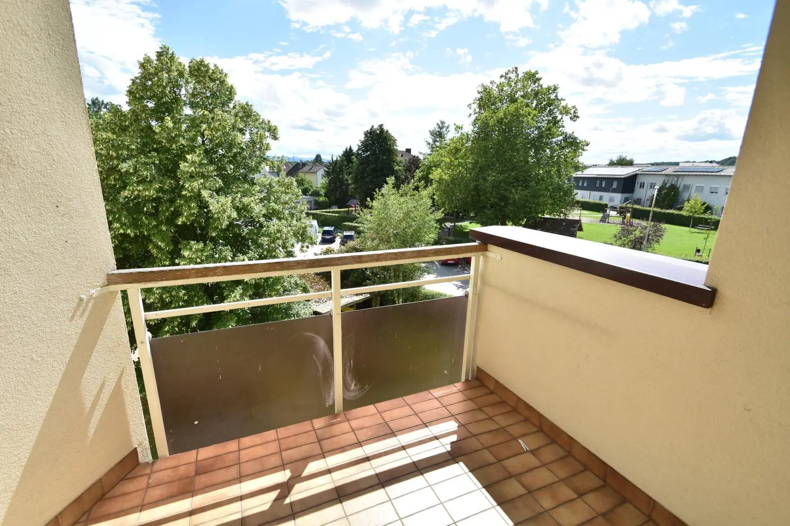 Geräumige 4 Zimmer Wohnung mit Loggia und Garagenstellplatz!