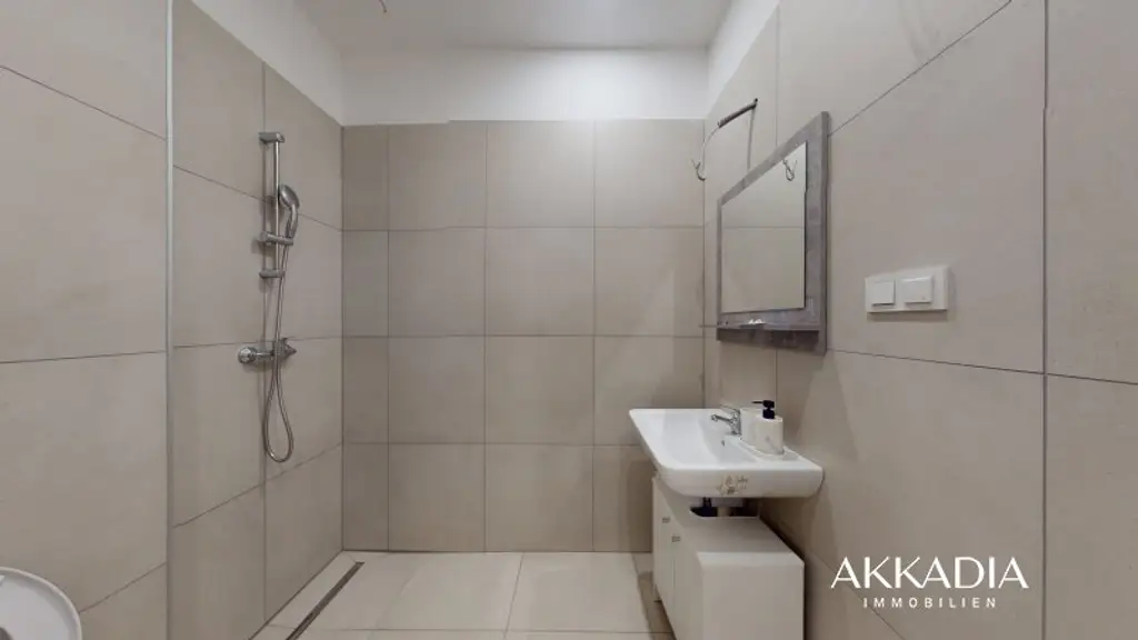 Kernsanierte Altbauwohnung in unmittelbarer AKH-Nähe