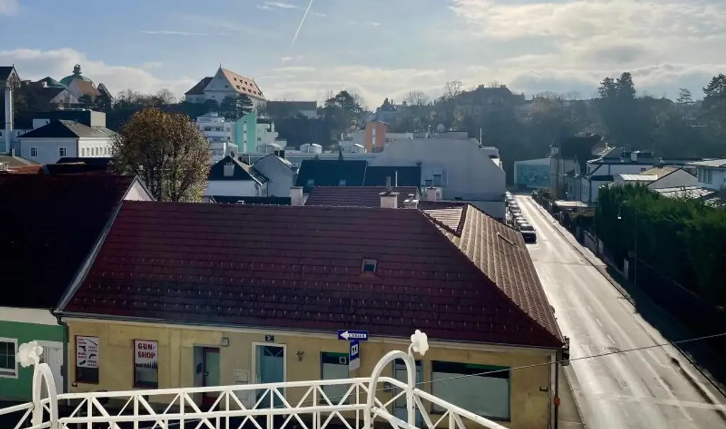 Repräsentatives Altbaubüro mit 2 Balkonen und Blick auf das Stift Klosterneuburg