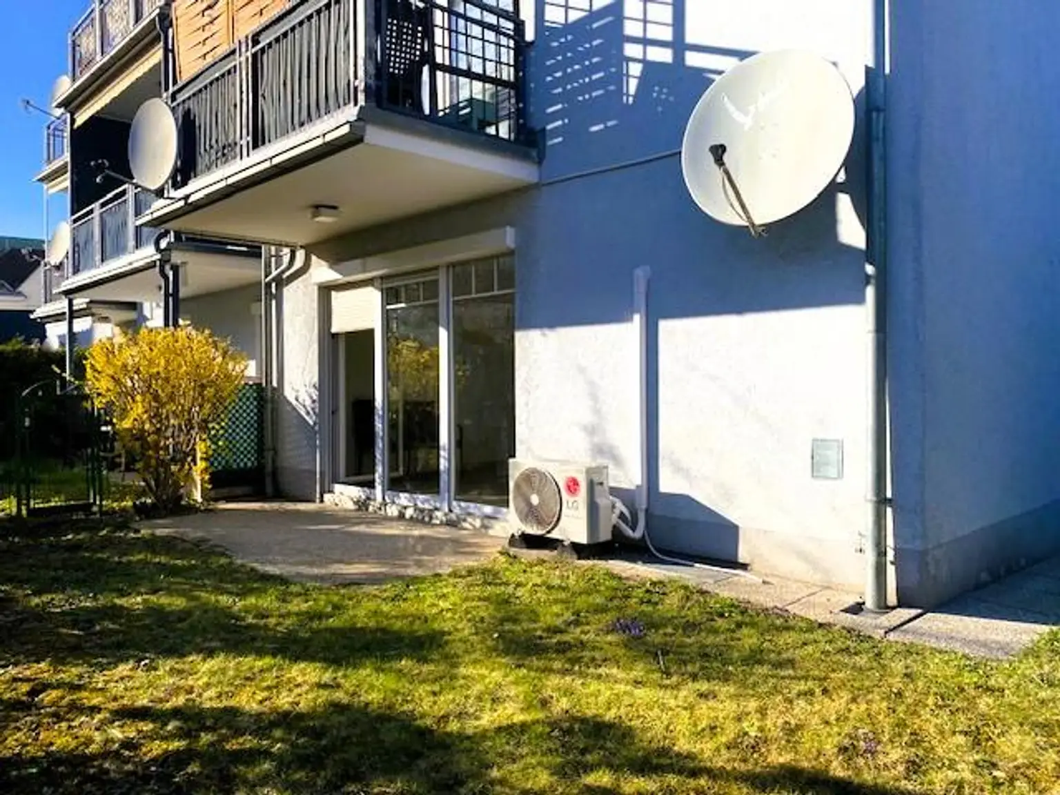 Grüne Oase in Kliniknähe – Erdgeschosswohnung wie neu, mit Carport & Garten!