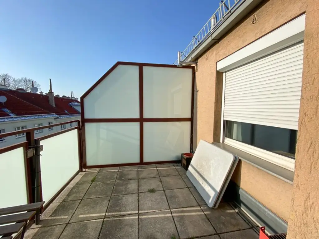 3er WG geeignet! 4-Zimmer Mietwohnung mit 5 m2 Terrasse! Inkl. Heizung und Warmwasser!
