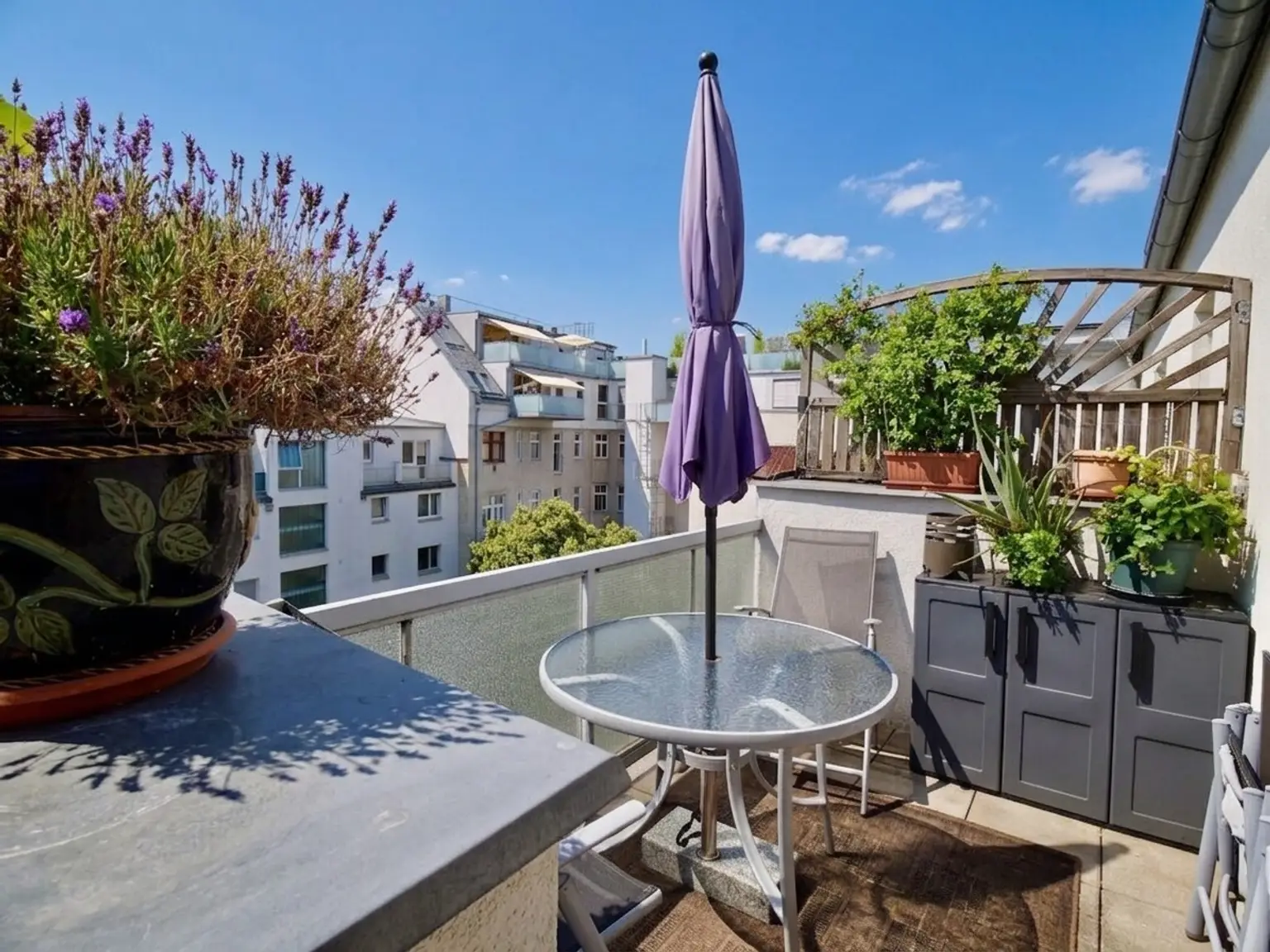 Charmante 2-Zimmer-Dachgeschosswohnung mit Ruheterrasse im 17. Bezirk