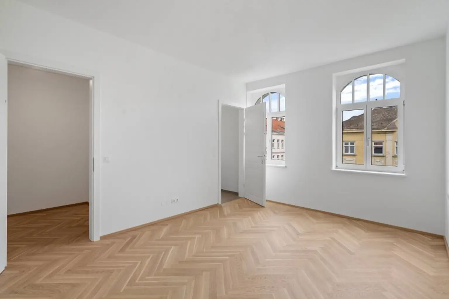 4-Zimmer-Altbaueigentumswohnung in generalsaniertem Altbau mit Balkon