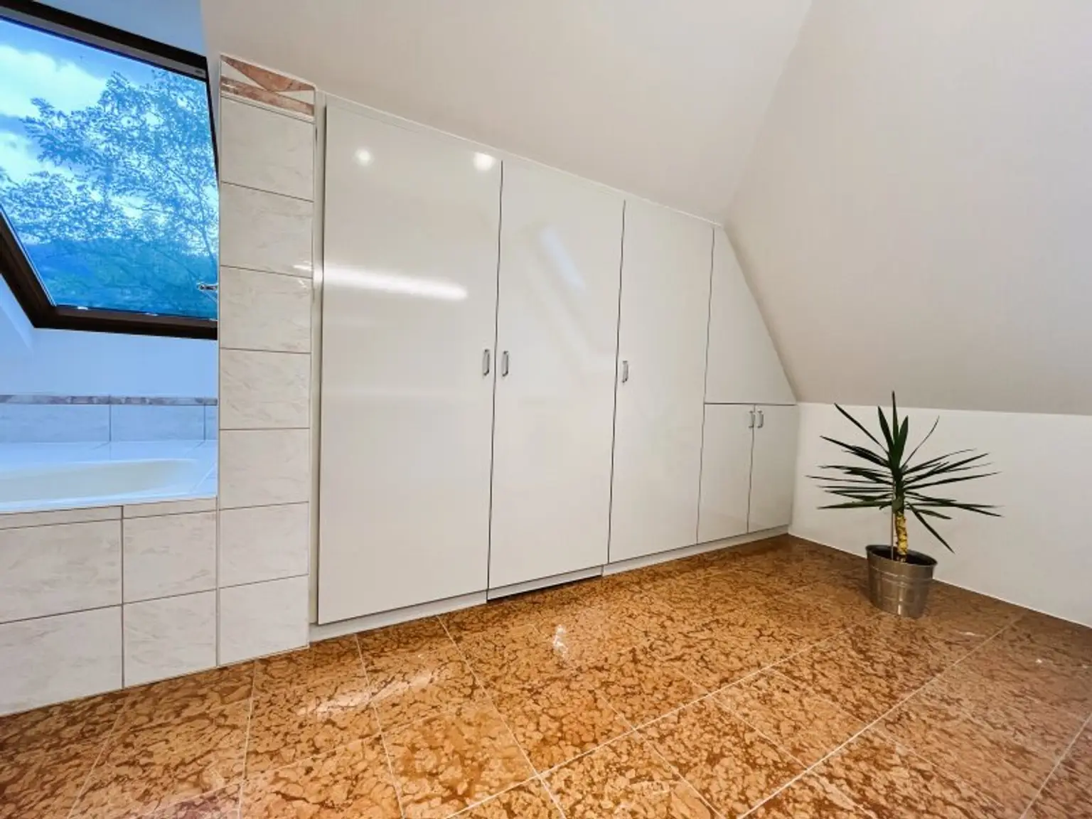 Badezimmer mit Stauraum