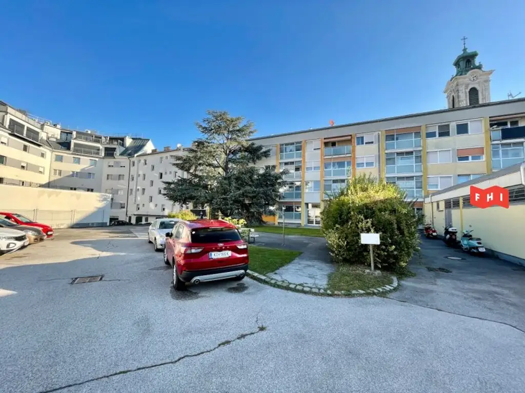 Südwestseitige 3 Zimmer Eigentumswohnung mit Loggia, Klimaanlage, Autoabstellplatz & PV-Balkonkraftwerk.