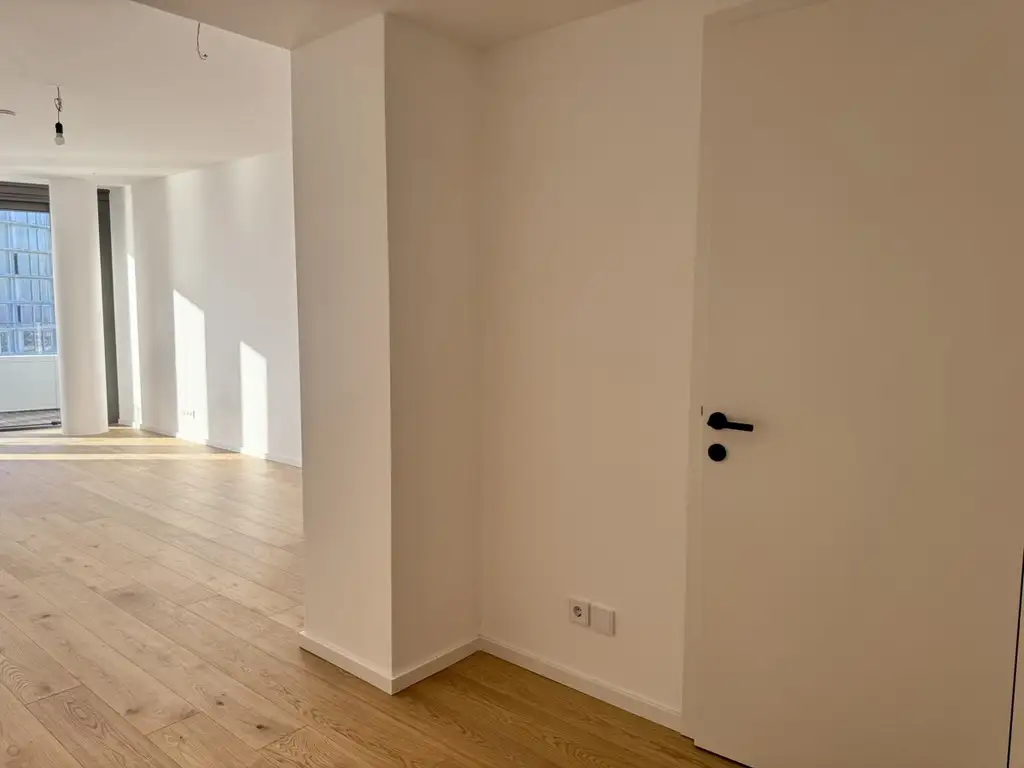 DANUBEFLATS. New - 2 Zimmer Wohnung - 40. Stock inkl. Sonnenuntergang