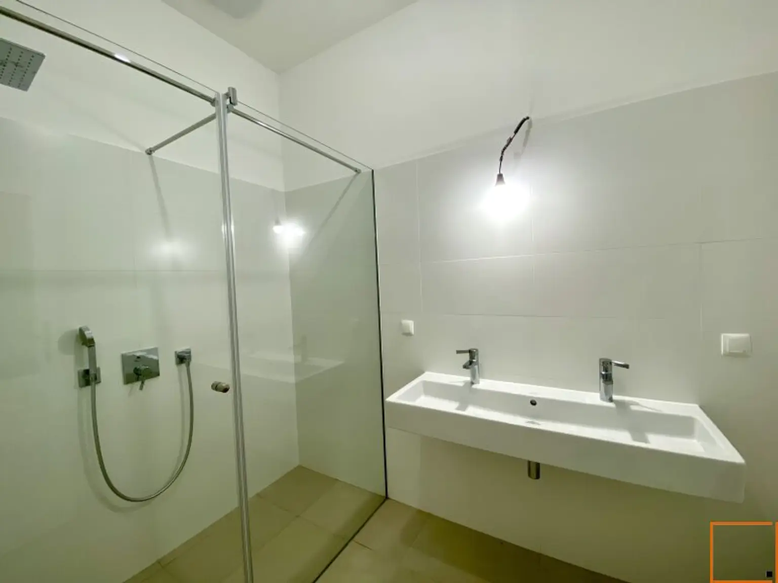 Museumsquartier: Erstbezug: Elegante 5,5 Zimmer-Altbauwohnung mit Balkon