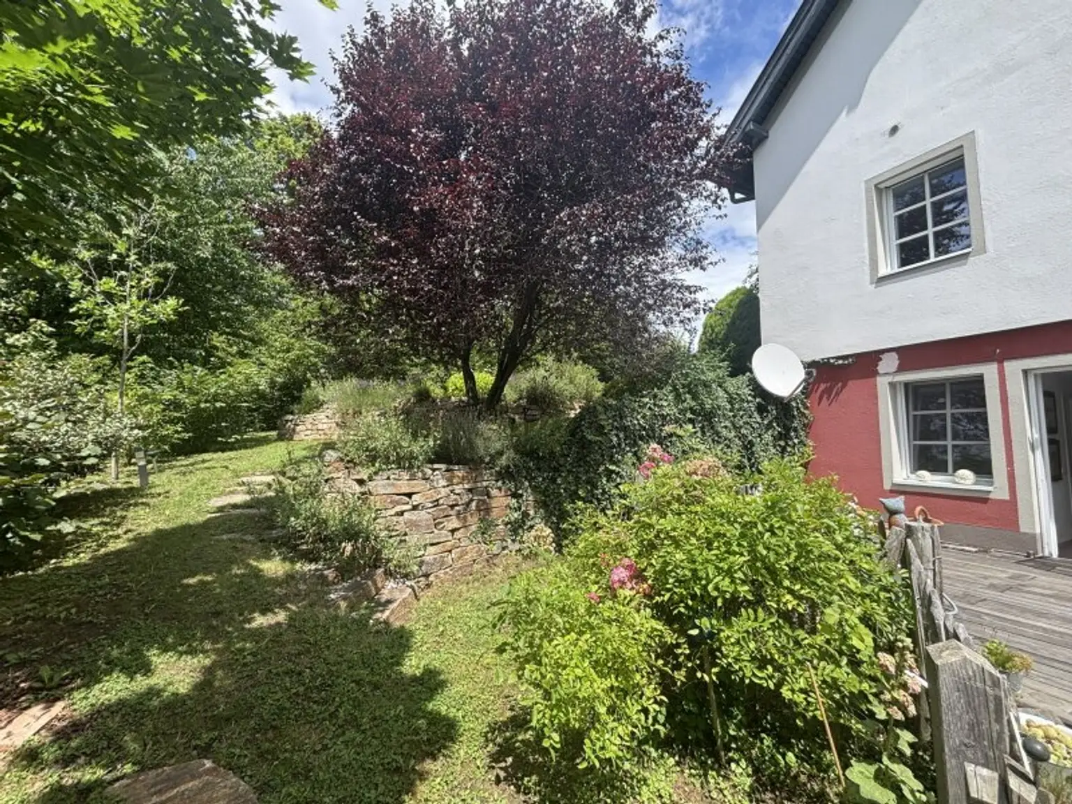 Luxus und Wohlbefinden - Traumvilla mit uneinsehbarem Garten in Grünlage