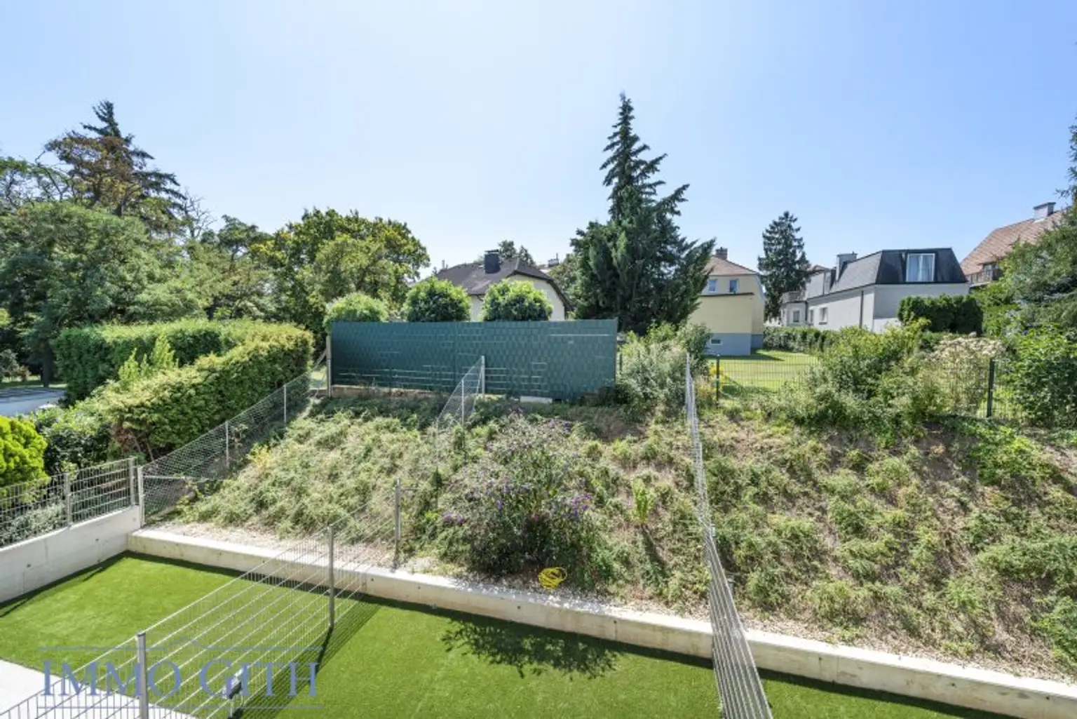 EXKLUSIVES TOWNHOUSE MIT GARTEN, PV-ANLAGE & DESIGNAUSSTATTUNG ZU KAUFEN – WIEN DIREKT VOR DER TÜR