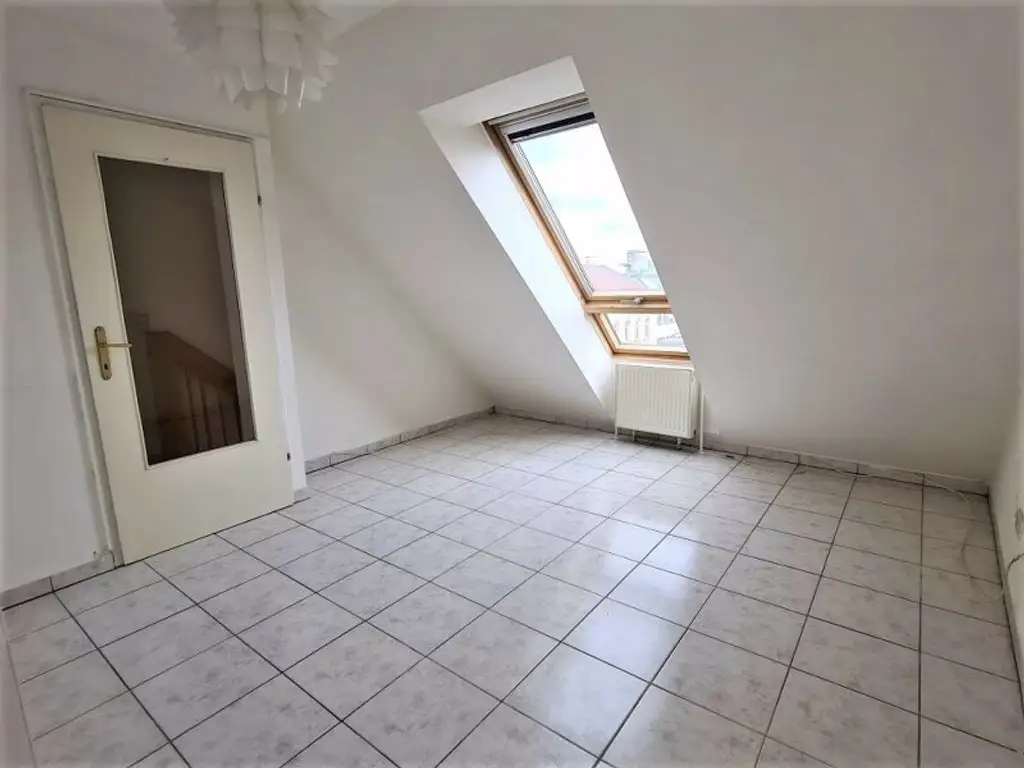 DACHGESCHOSS, AUGARTEN-NÄHE, 87 m² Maisonette mit 10 m2 Terrasse, Wohnküche, 2 Zimmer, Galerie, 2 Bäder, Rembrandtstraße
