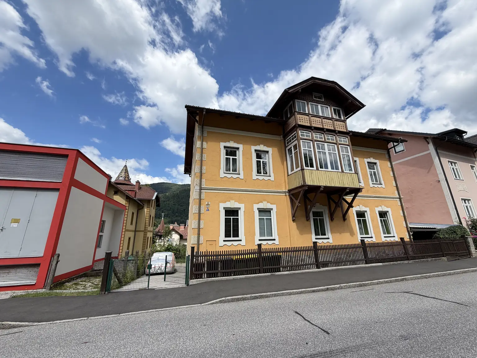 Attraktives Zinshaus mit 4 Wohneinheiten zu verkaufen!