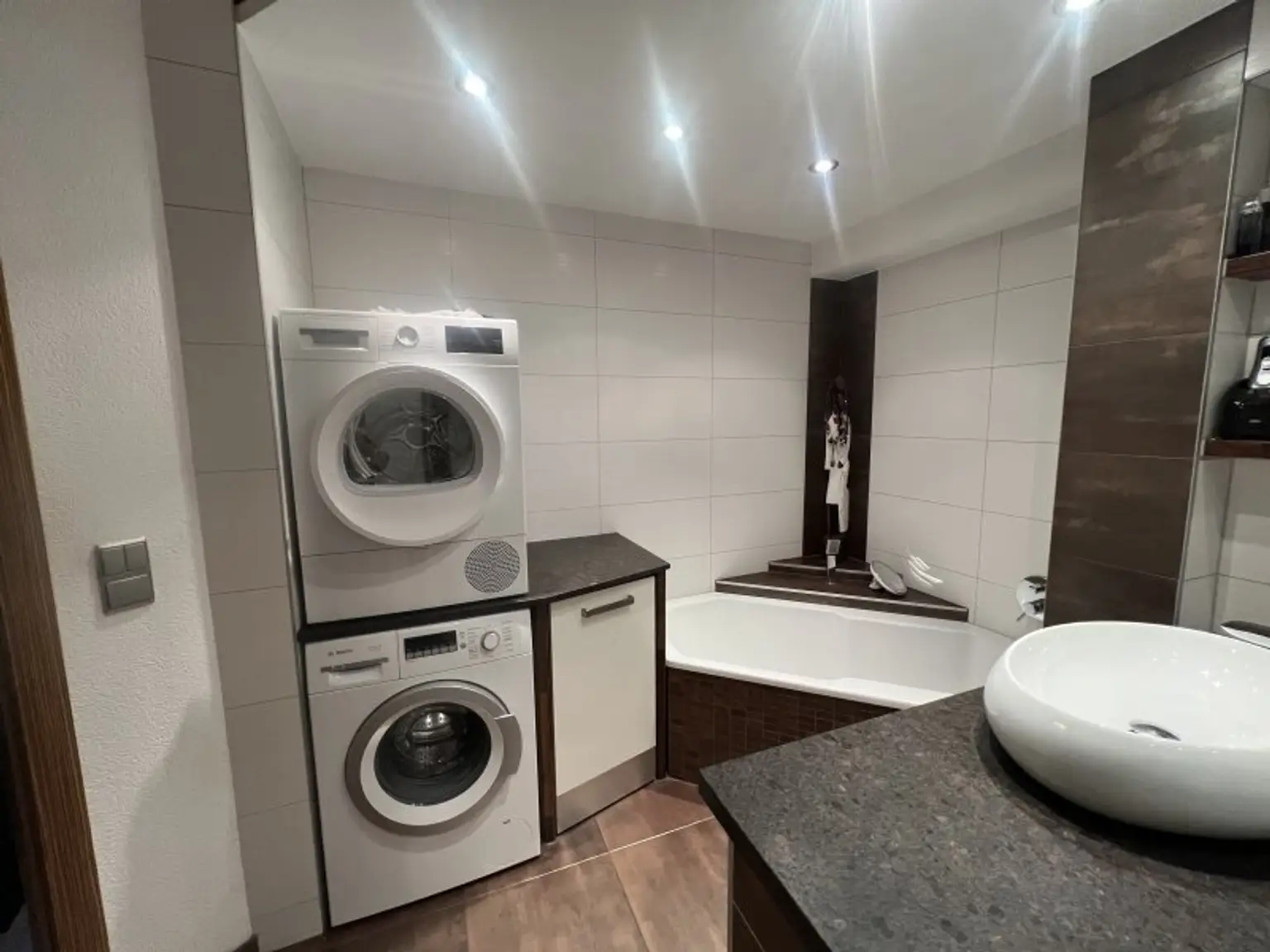 VOMP - Moderne, hochwertige 3,5 Zi.-Wohnung mit Balkon zum Verkauf