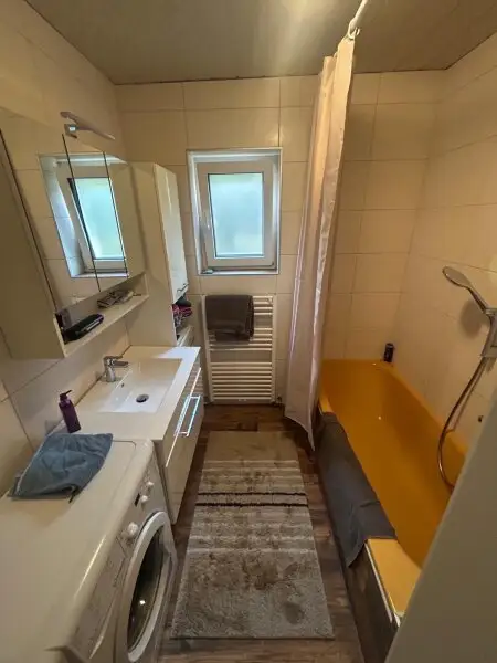 Eigennutzen oder Vermieten: Modernisiertes Zweifamilienhaus 195m² mit 6 Zimmern in verkehrsgünstiger Lage zur St Veiter Strasse , in Kärnten  € 419.000