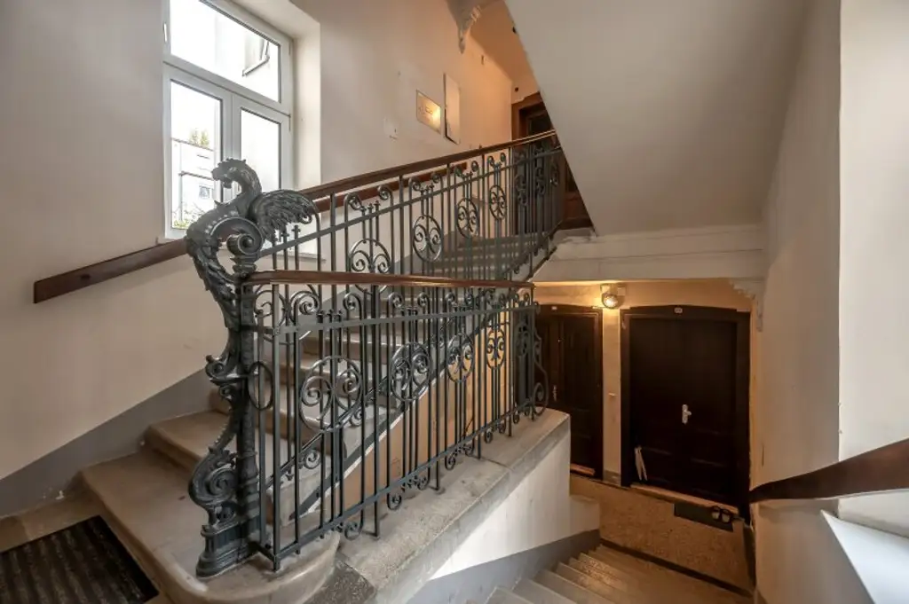 ++Fasangarten++ Altbautraum zum Selbstgestalten – 2-Zimmer-Wohnung mit Entwicklungspotenzial