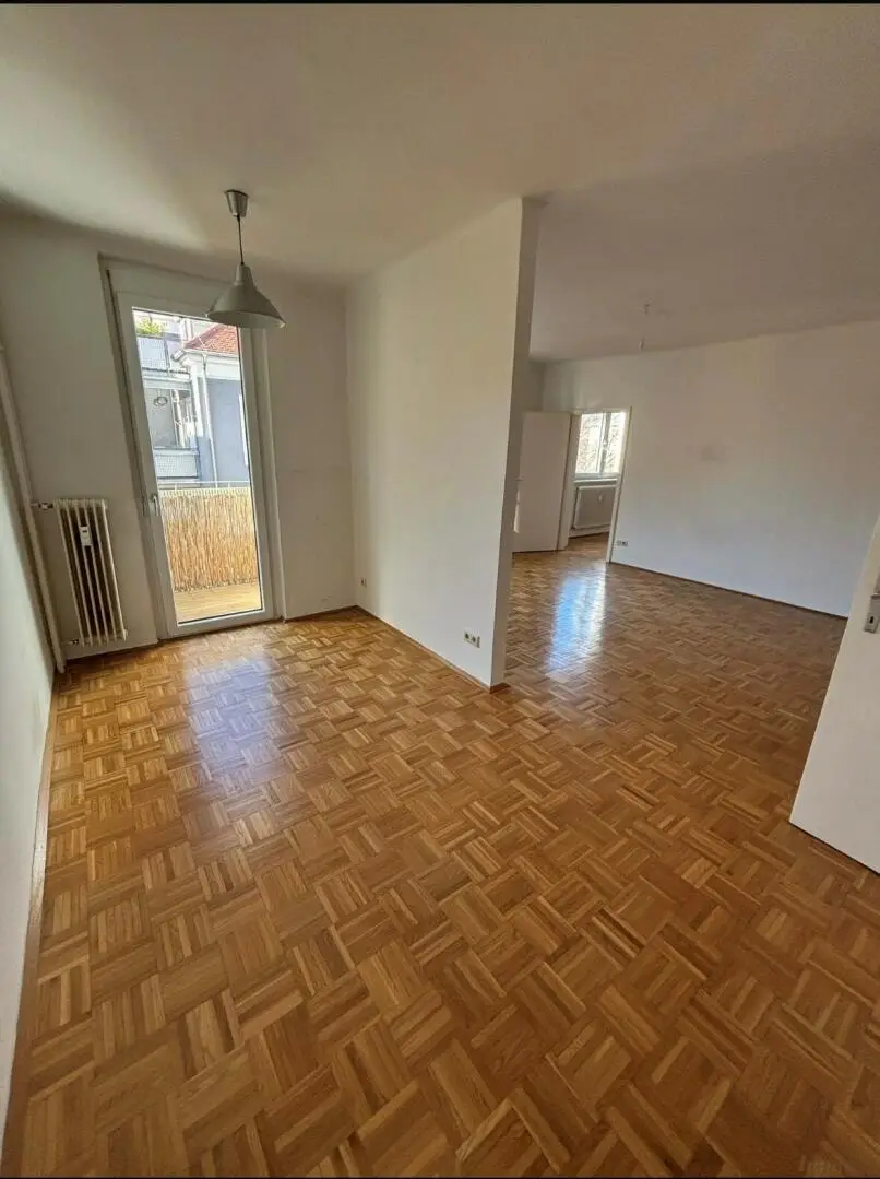2-Zimmer-Wohnung mit kleiner Loggia, Bezirk St. Leonhard
