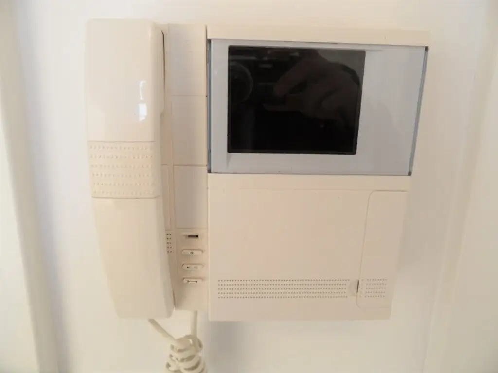 >> MIETHAUS mit 6 ZIMMER, DOPPELGARAGE, KELLER und EIGENGARTEN, am ORTSRAND!