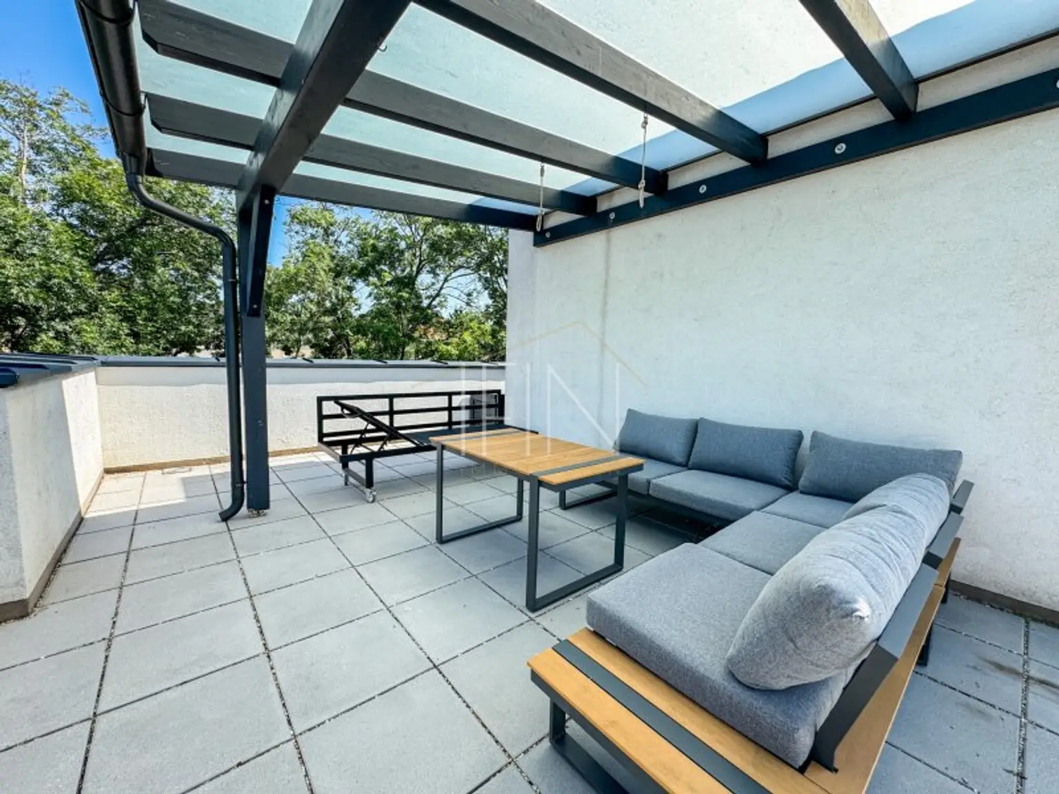 Moderne, sonnige 3-Zimmer-Wohnung mit 50m² Dachterrasse