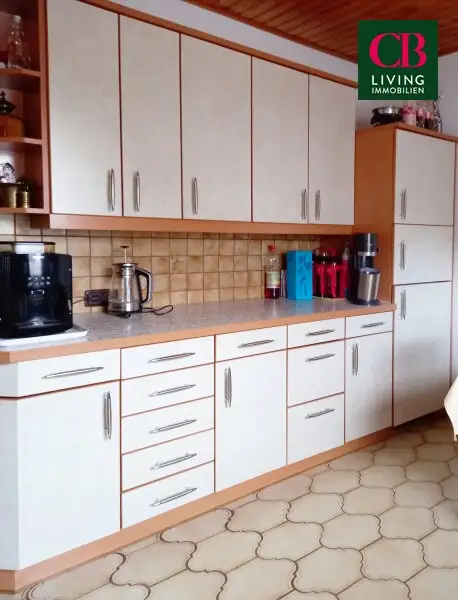 HAUS IN SEHR GUTER LAGE MIT VIEL POTENZIAL !!