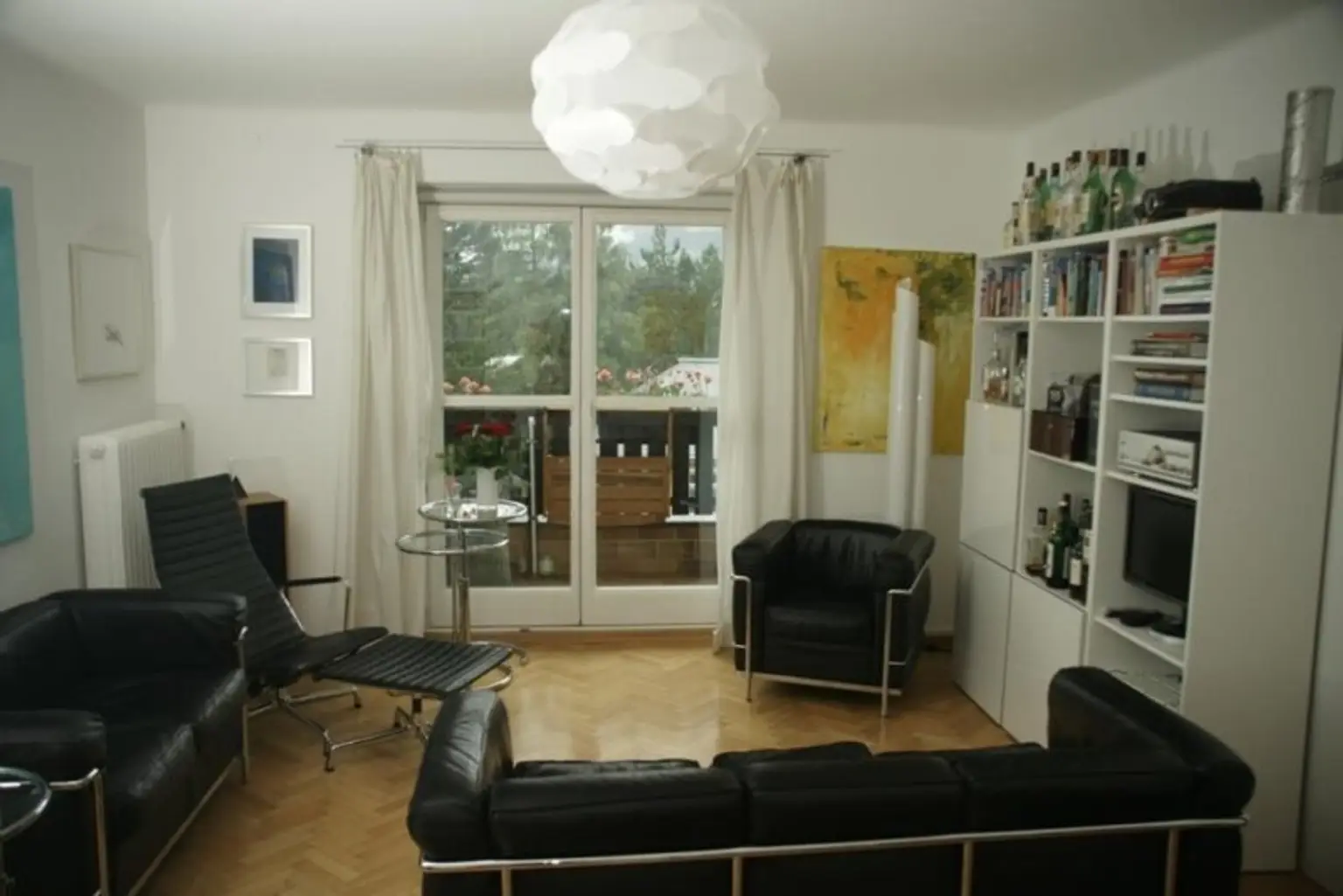 Wohnzimmer mit Südbalkon